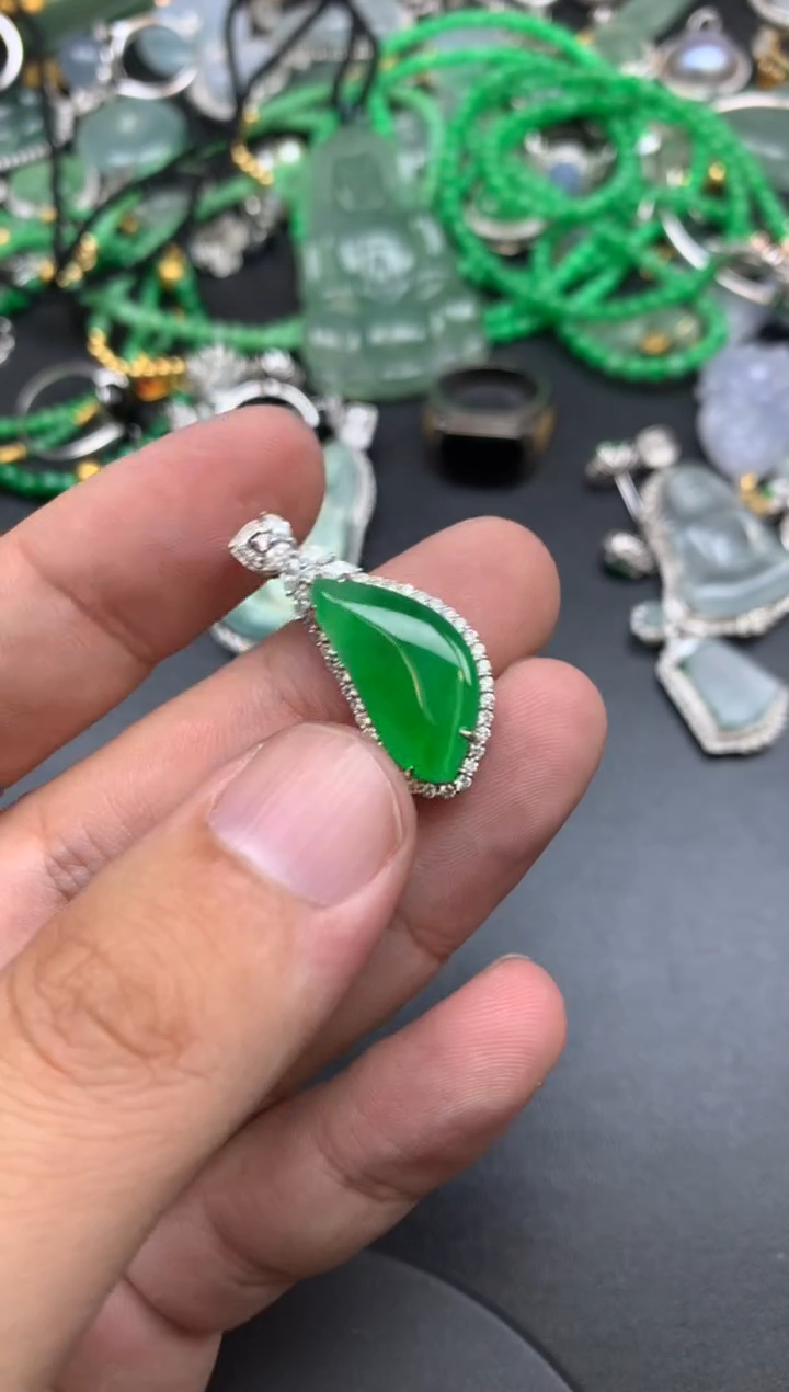 颈饰18K金镶嵌翡翠陈***璘鲨鱼小辣椒商品不退不换