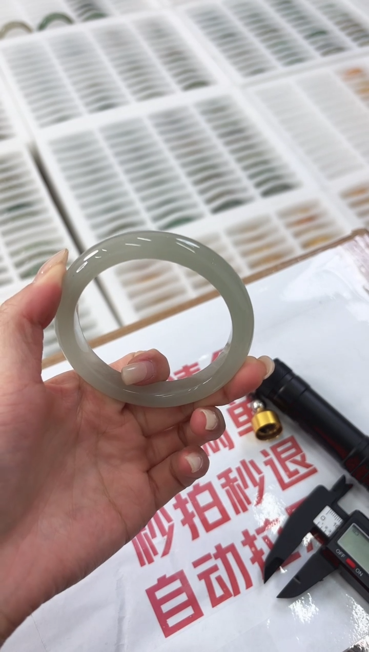 未镶嵌手镯石英质玉12-57D