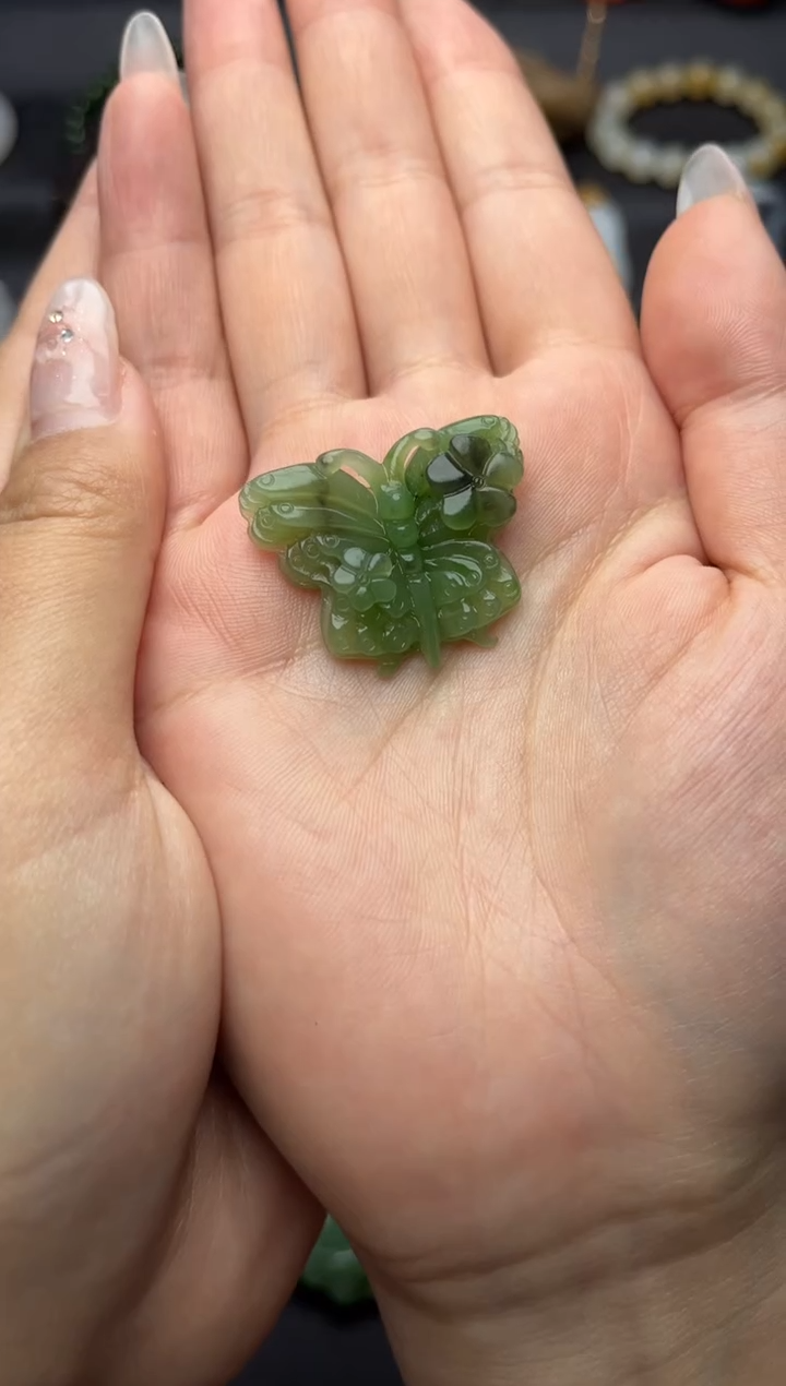 颈饰未镶嵌和田玉蝴蝶