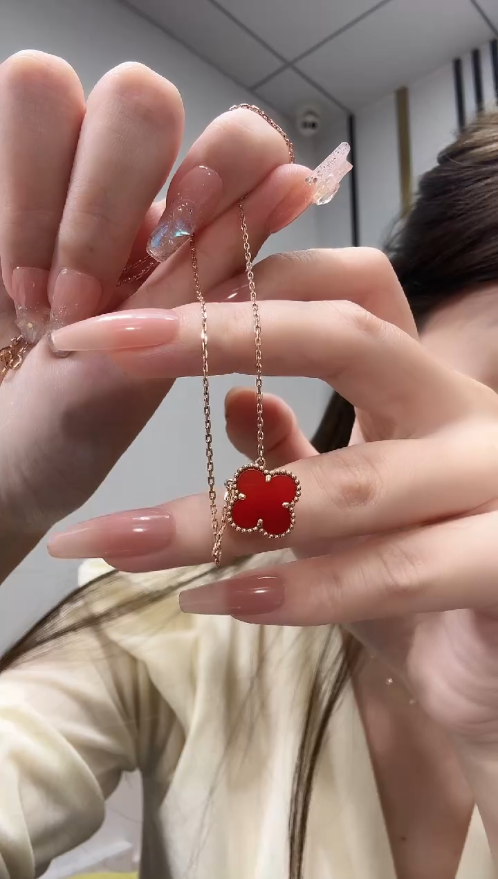 18K金镶嵌项链玛瑙/玉髓红色单花项链GHJ