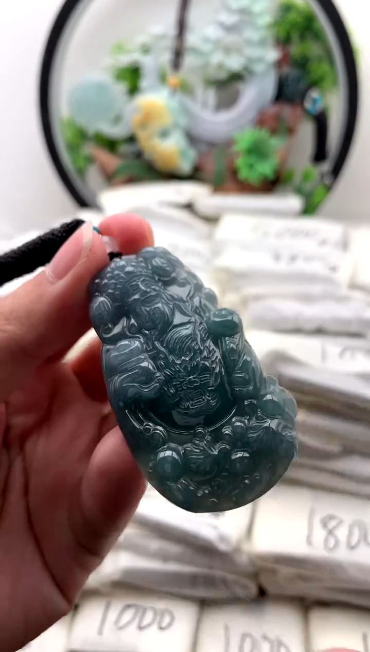 翡翠未镶嵌颈饰财神【品质一般能接受再拍】