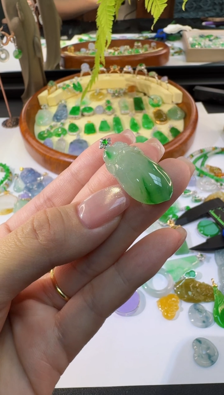 【闪购商品】翡翠颈饰18K金镶嵌缅甸A货翡翠吊坠