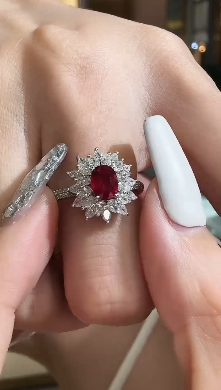 18K金镶嵌戒指红宝石1.02ct