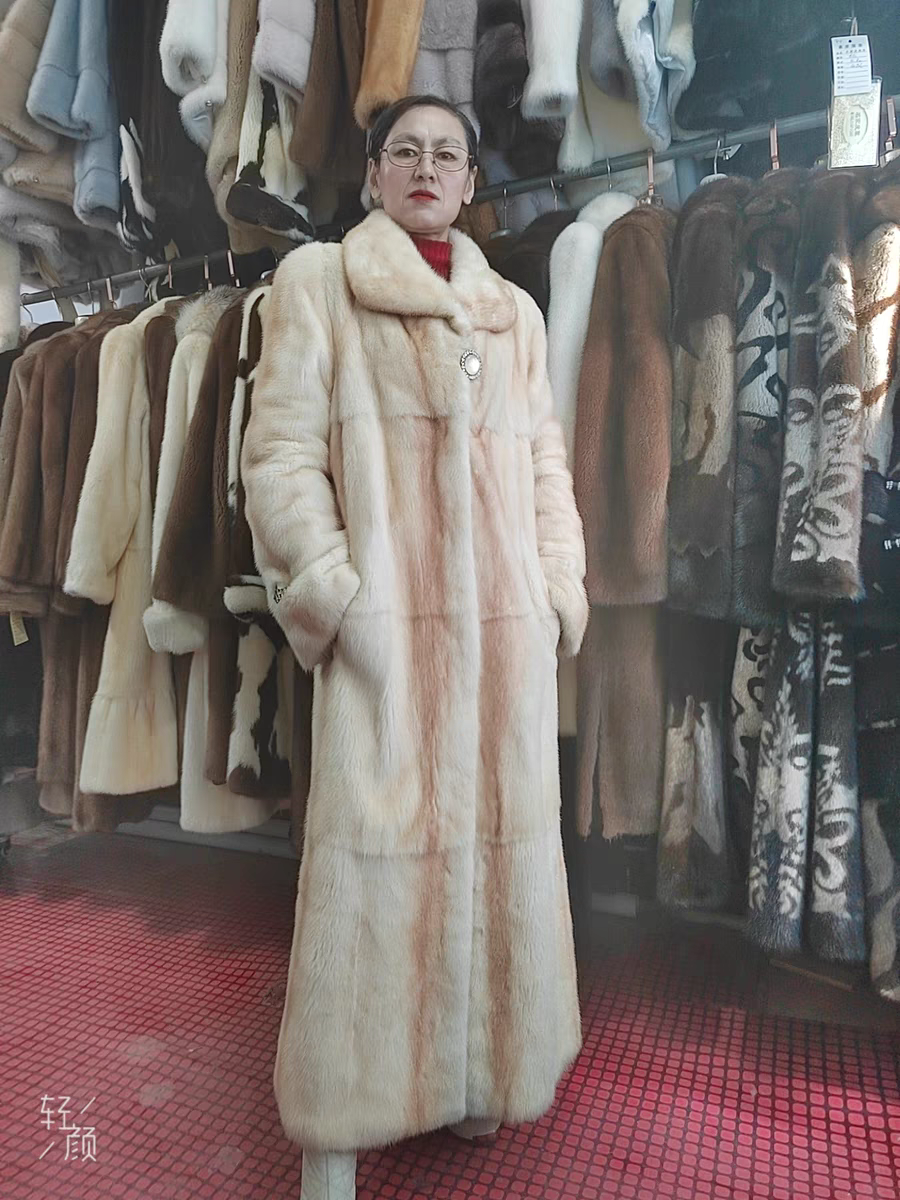 中古皮草，俄罗斯进口珍珠色长衣领，长125cm，胸围110cm