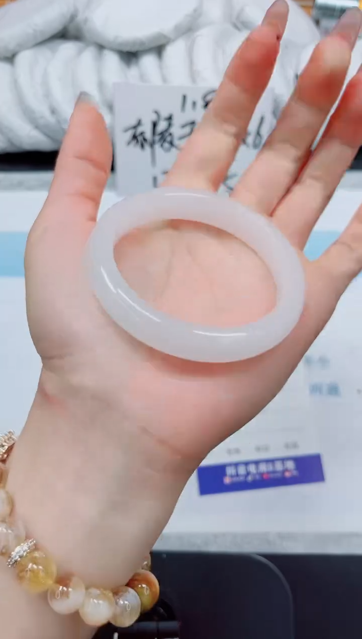 石英质玉手镯未镶嵌140/52.8