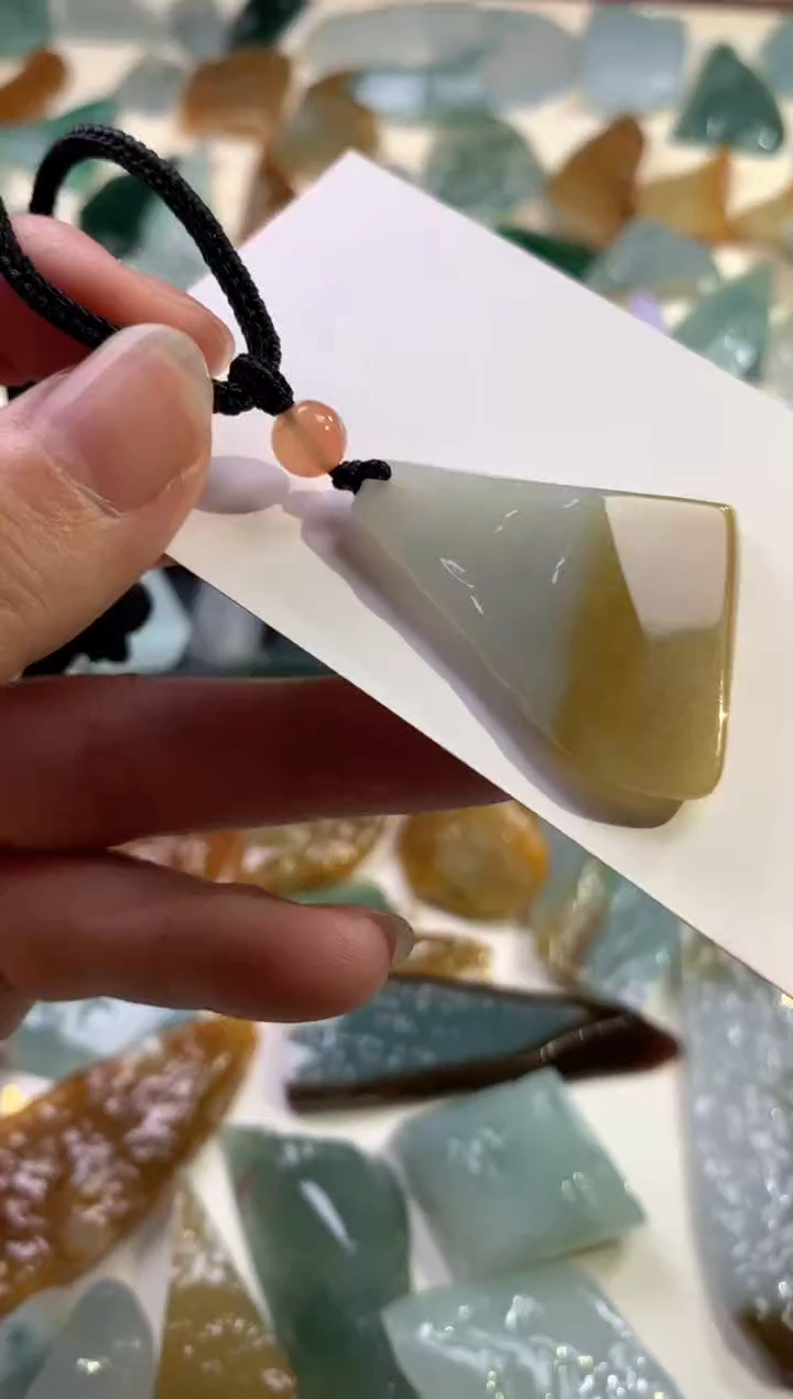 【闪购商品】翡翠颈饰未镶嵌吊坠