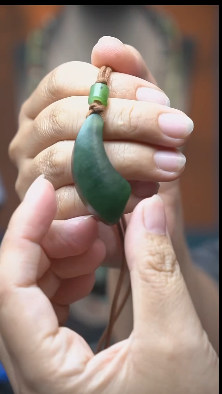 颈饰未镶嵌和田玉吊坠