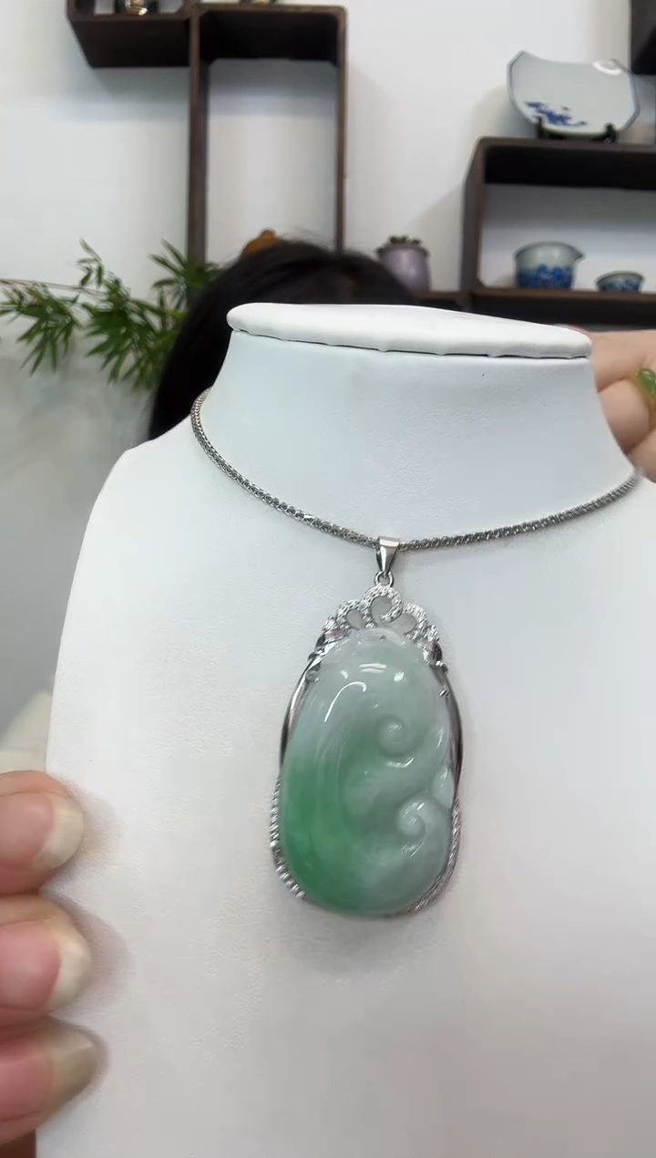 吊坠(赠链)银S925镶嵌翡翠如意