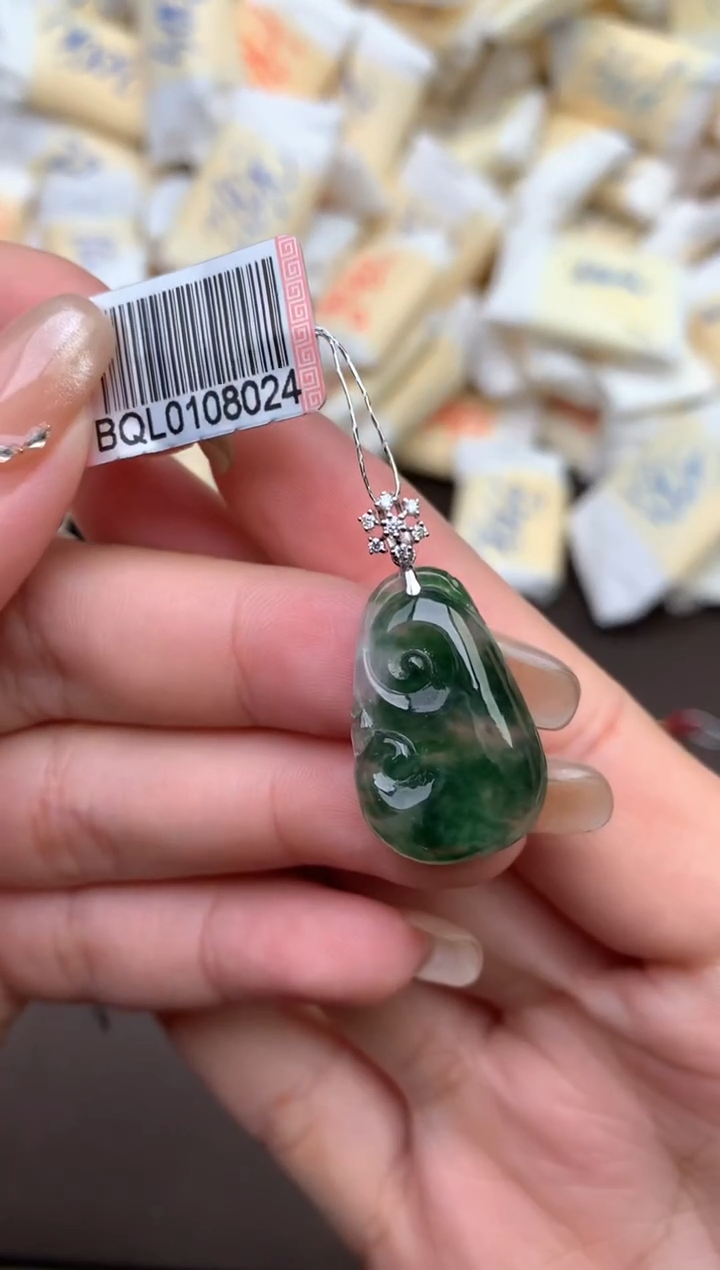 【闪购商品】翡翠挂件18K金镶嵌一