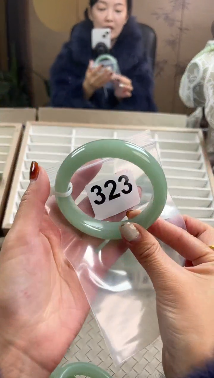 未镶嵌手镯石英质玉?****.323