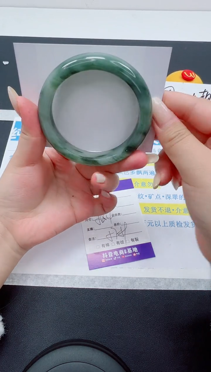 【闪购商品】石英质玉手镯未镶嵌编号：185--58.4圈 天山翠