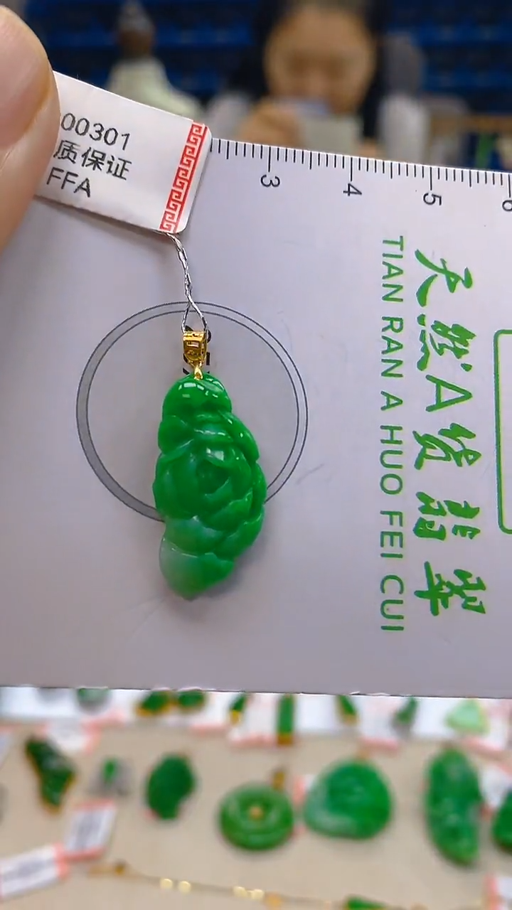 颈饰18K金镶嵌翡翠新号开播 全场乱卖