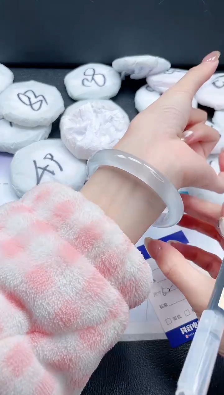 【闪购商品】石英质玉手镯未镶嵌 10J185-62