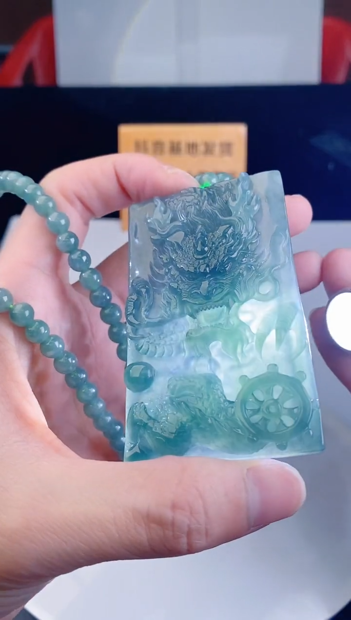 颈饰未镶嵌翡翠    