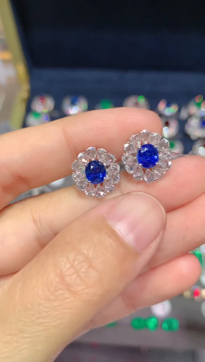 【闪购商品】蓝宝石耳钉18K金镶嵌1.75CT 无烧