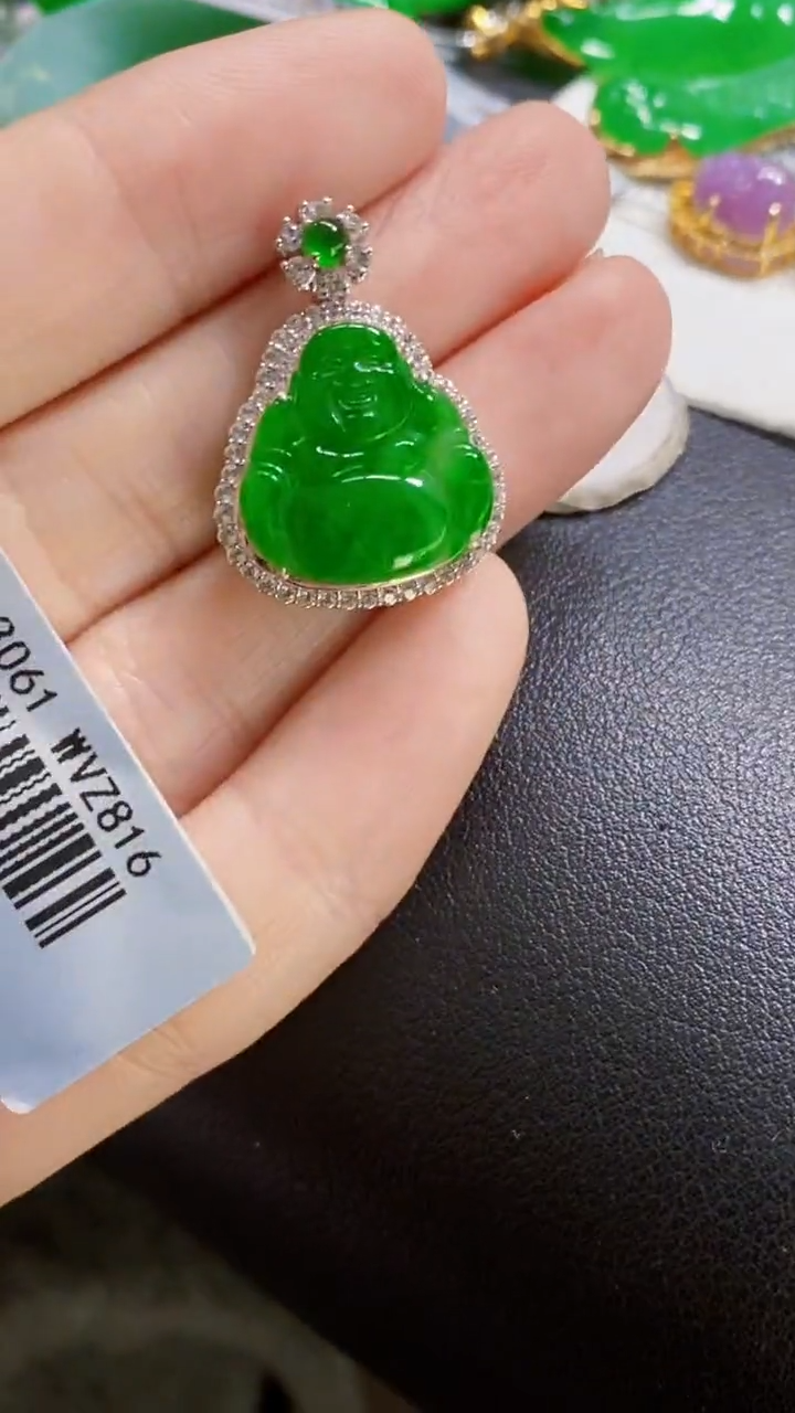 颈饰18K金镶嵌翡翠佛