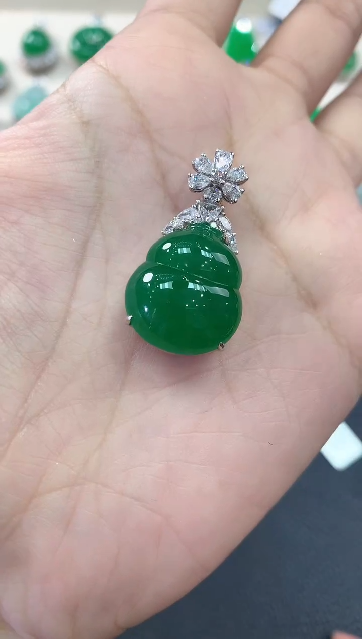 【闪购商品】翡翠吊坠(不含链)18K金镶嵌C87  