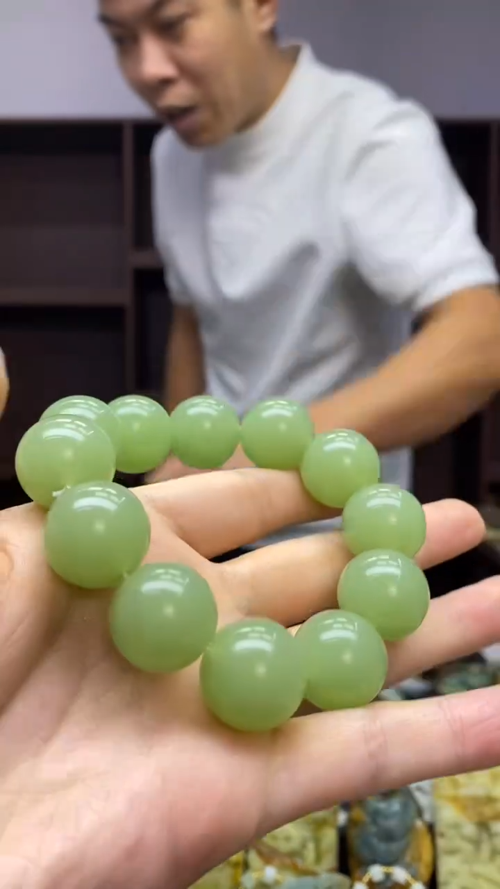 未镶嵌岫玉挂件  