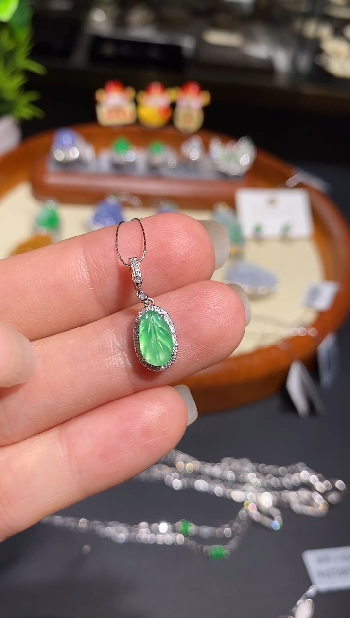 【闪购商品】翡翠吊坠(不含链)18K金镶嵌吊坠