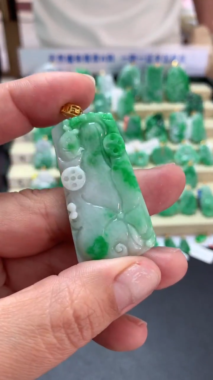 【闪购商品】翡翠吊坠(不含链)18K金镶嵌挂件