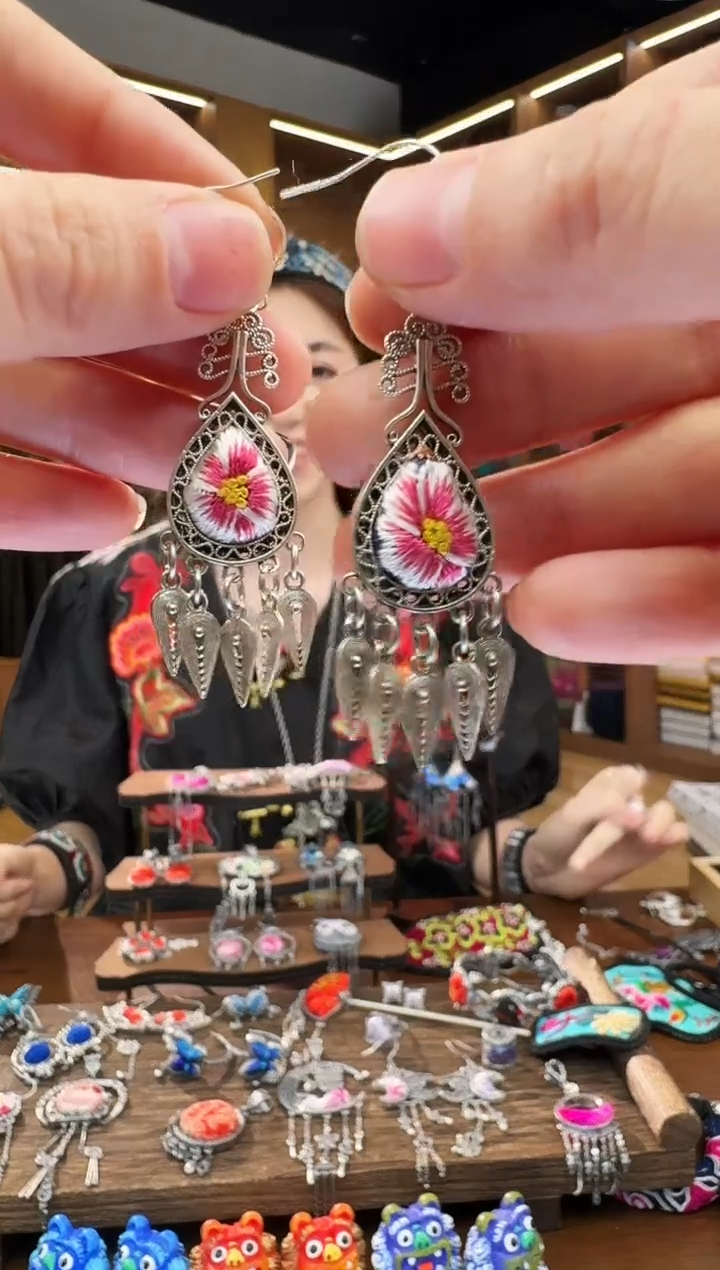 【闪购商品】织绣141黔东南苗族刺绣