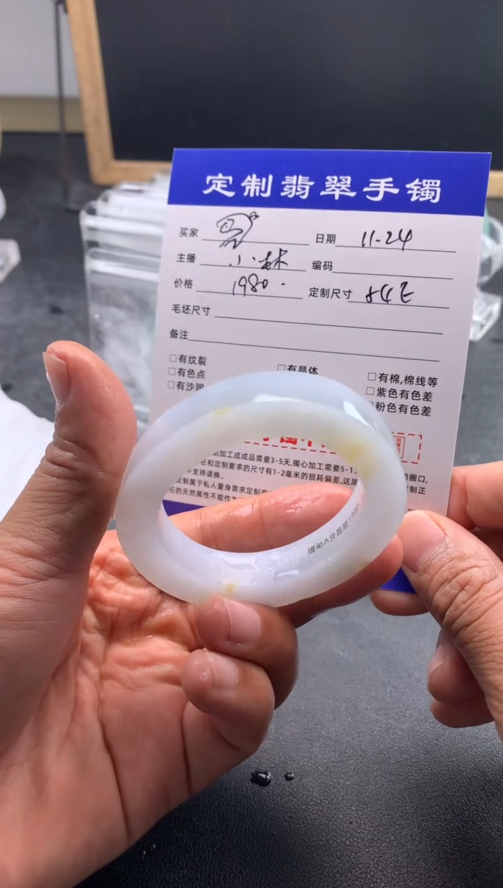 未镶嵌贵妃定制翡翠**鲸鱼