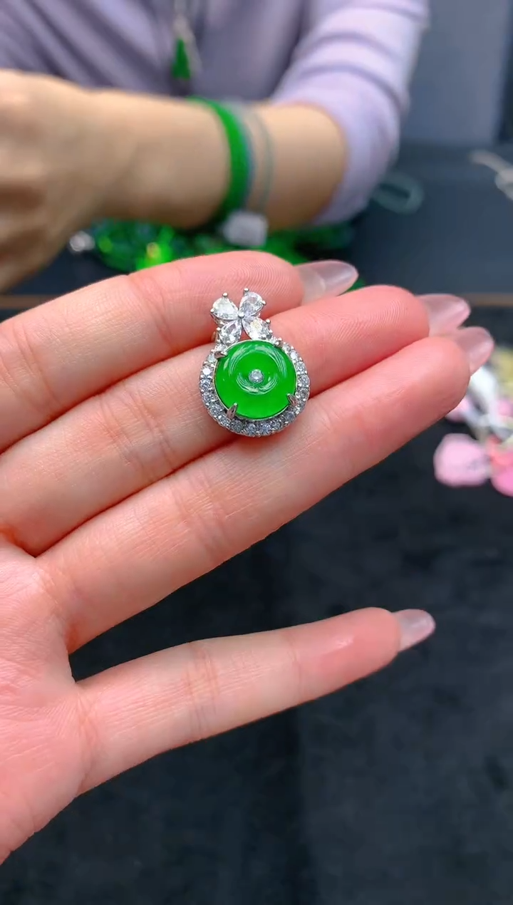 翡翠未镶嵌颈饰天然A货翡翠