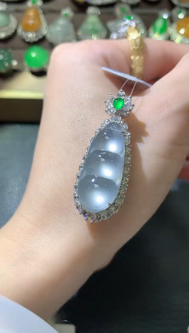 【闪购商品】翡翠吊坠(不含链)18K金镶嵌D89翡翠