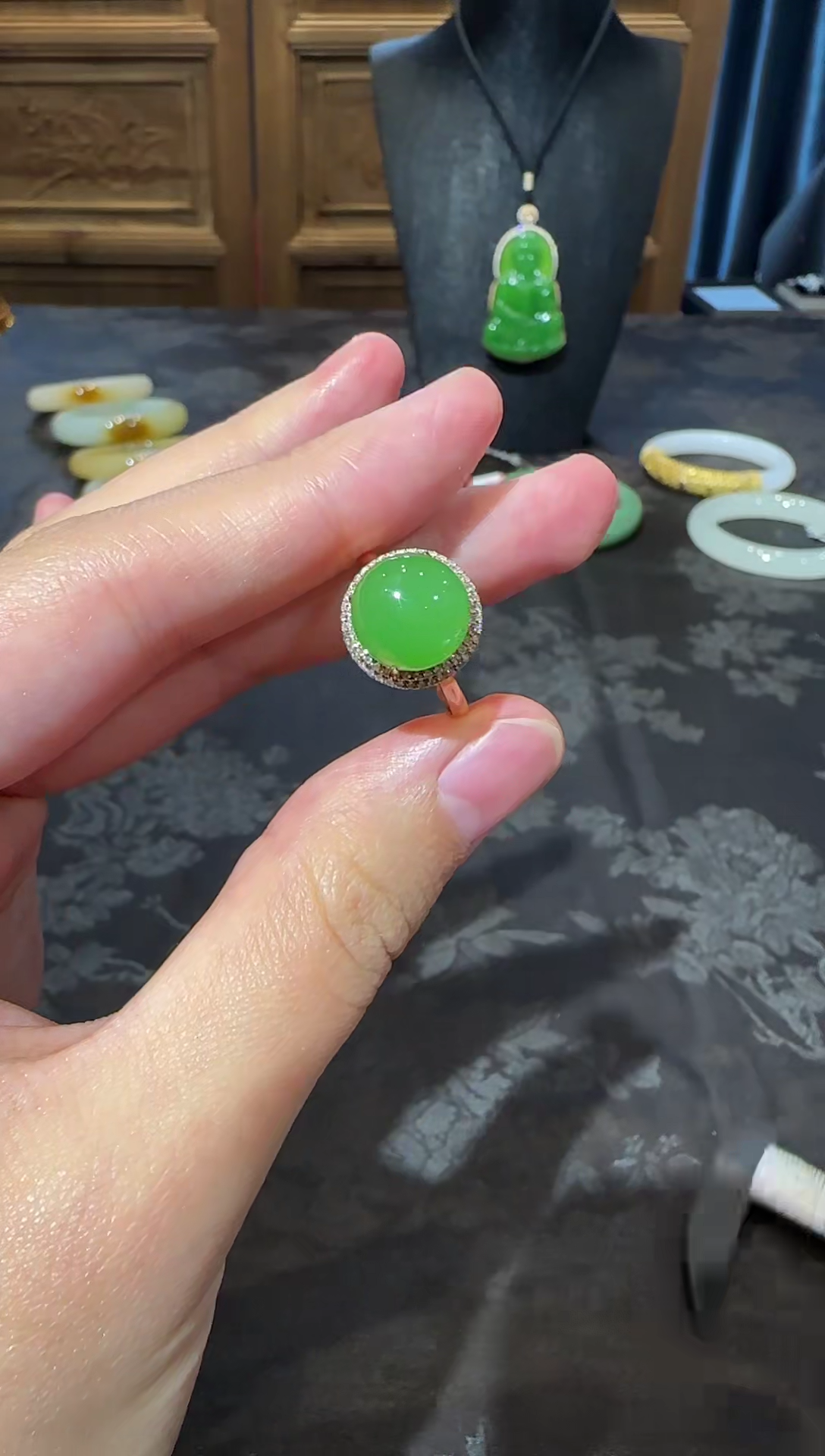 【闪购商品】和田玉戒指18K金镶嵌1