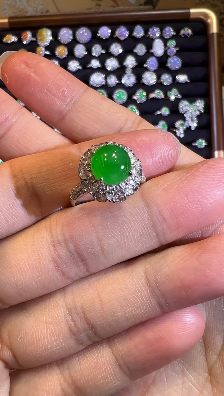 【闪购商品】翡翠戒指18K金镶嵌高冰正阳满绿蛋面戒指