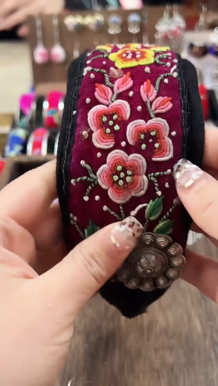 【闪购商品】织绣民族风老绣饰品474