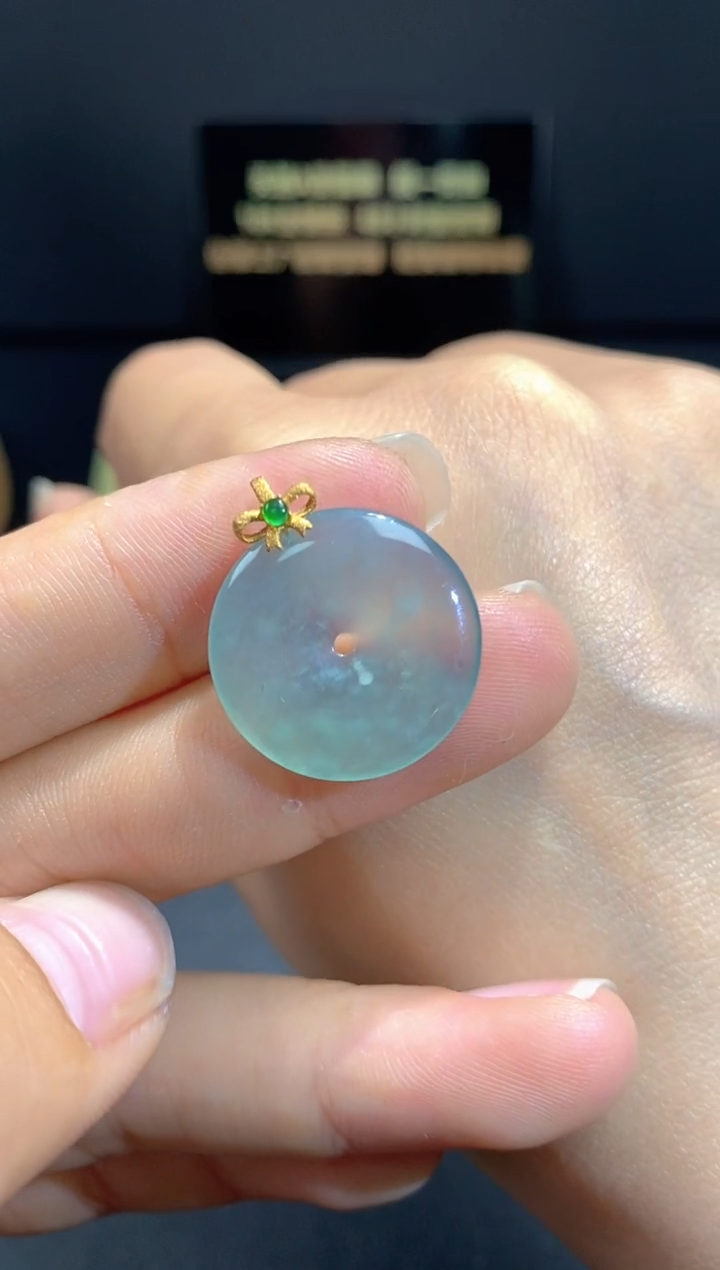 翡翠18K金镶嵌颈饰翡翠吊坠