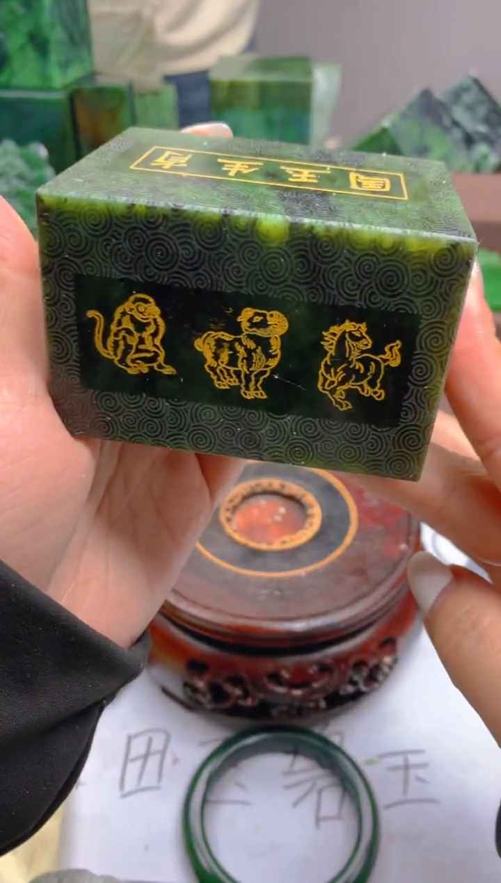 和田玉（碧玉）未镶嵌珠宝半成品1