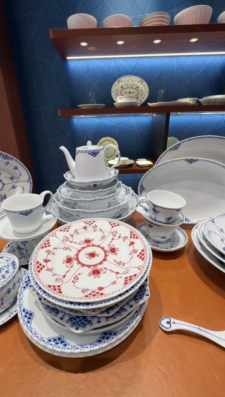 瓷五花马唐草餐具套组