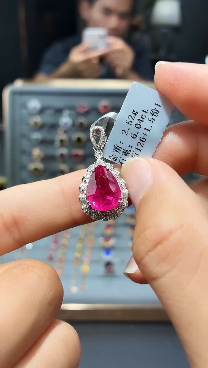 颈饰18K金镶嵌碧玺6.04.