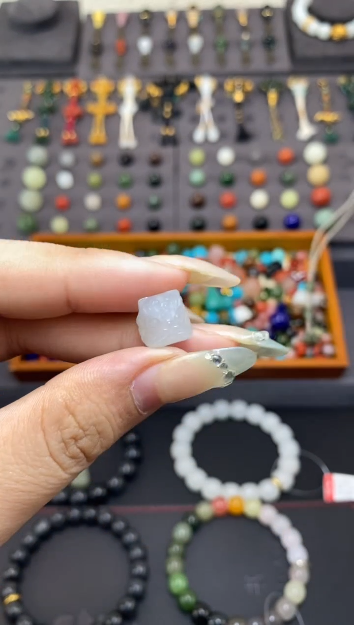 未镶嵌和田玉挂件御*京烟紫醒狮头