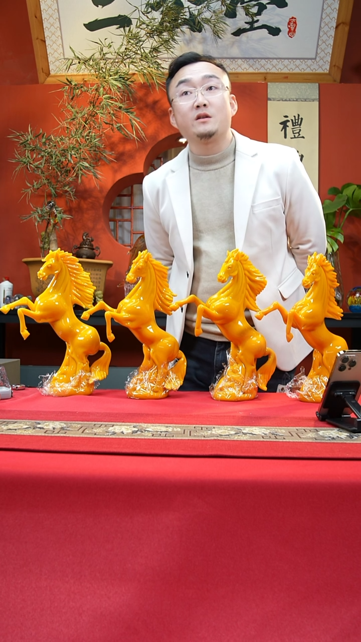 手工艺品琉璃鸡油黄立马单只