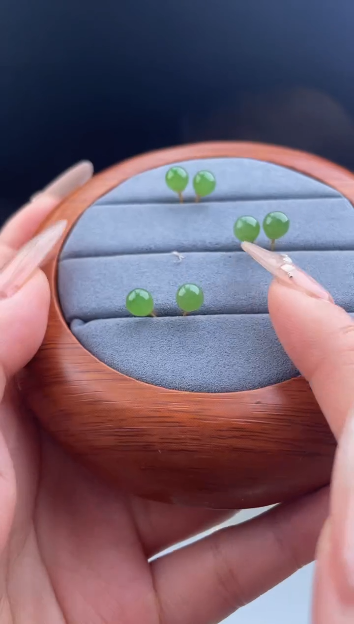 【闪购商品】和田玉耳钉银S925镶嵌天然和田玉多样性发其一