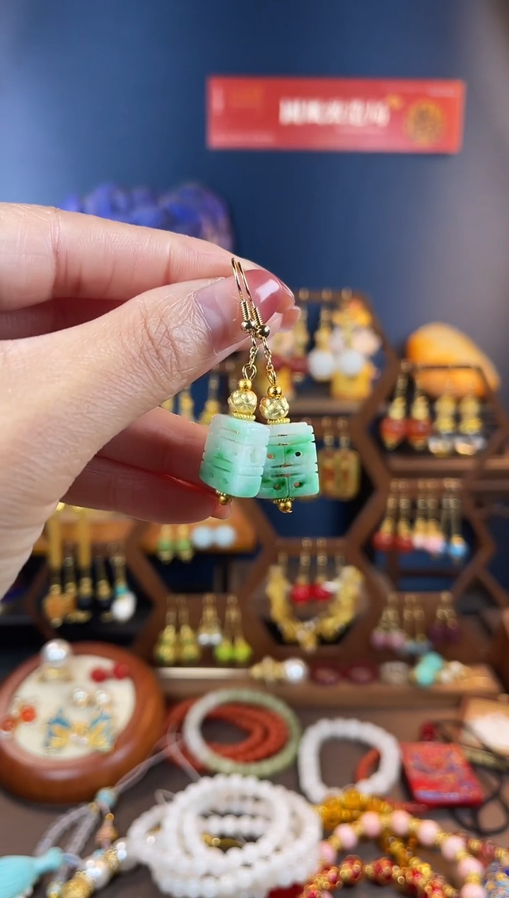 未镶嵌挂件翡翠b****u，121225