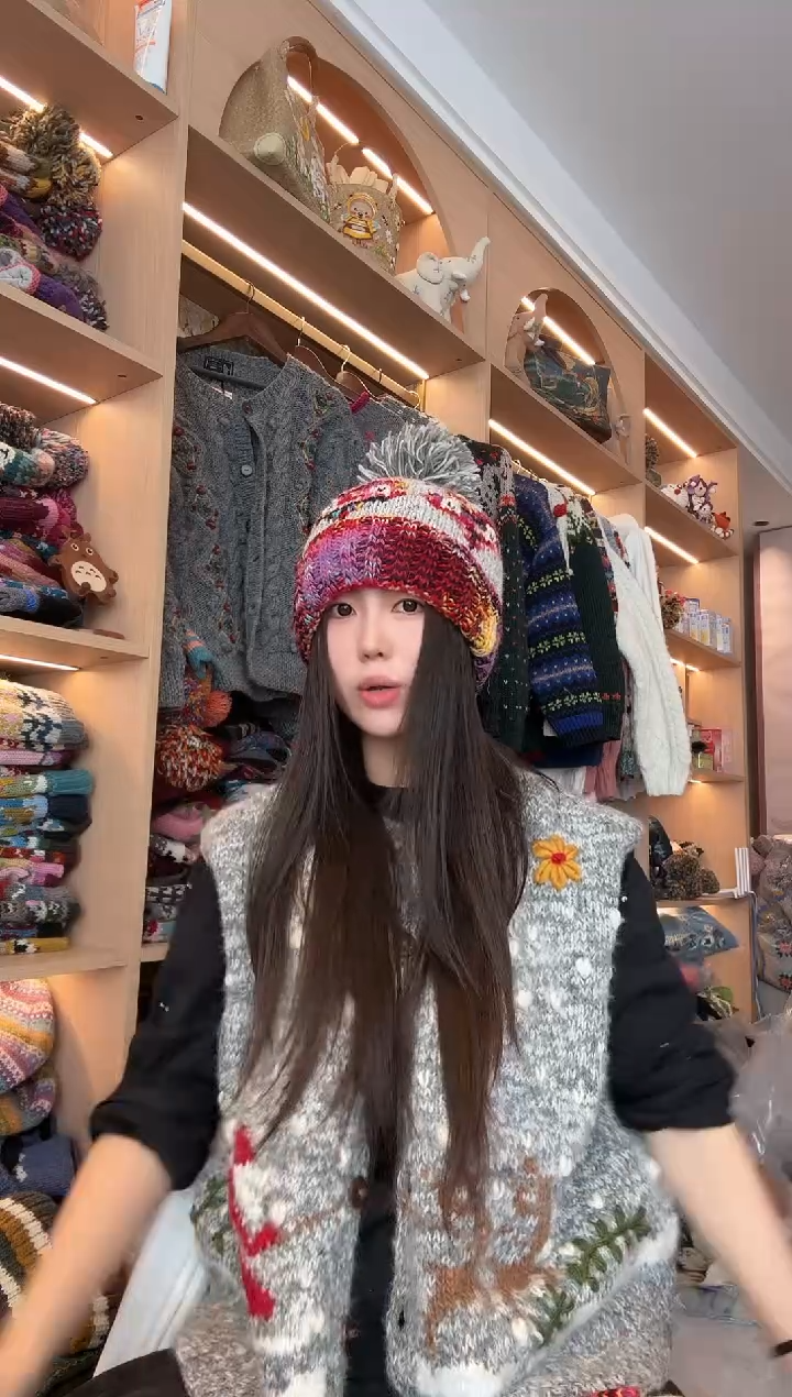 羊毛灰色翻边猫头鹰