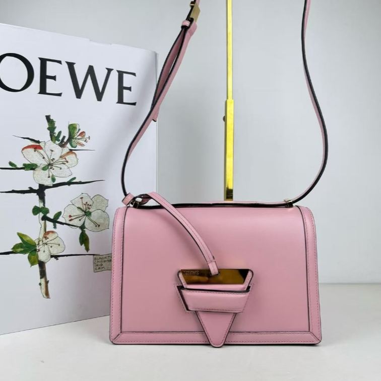 99新 LOEWE/罗意威 【十六专属】Z01/巴塞罗那粉色三角包中号/CX