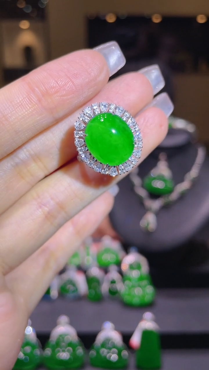 【闪购商品】翡翠吊坠(不含链)18K金镶嵌A27