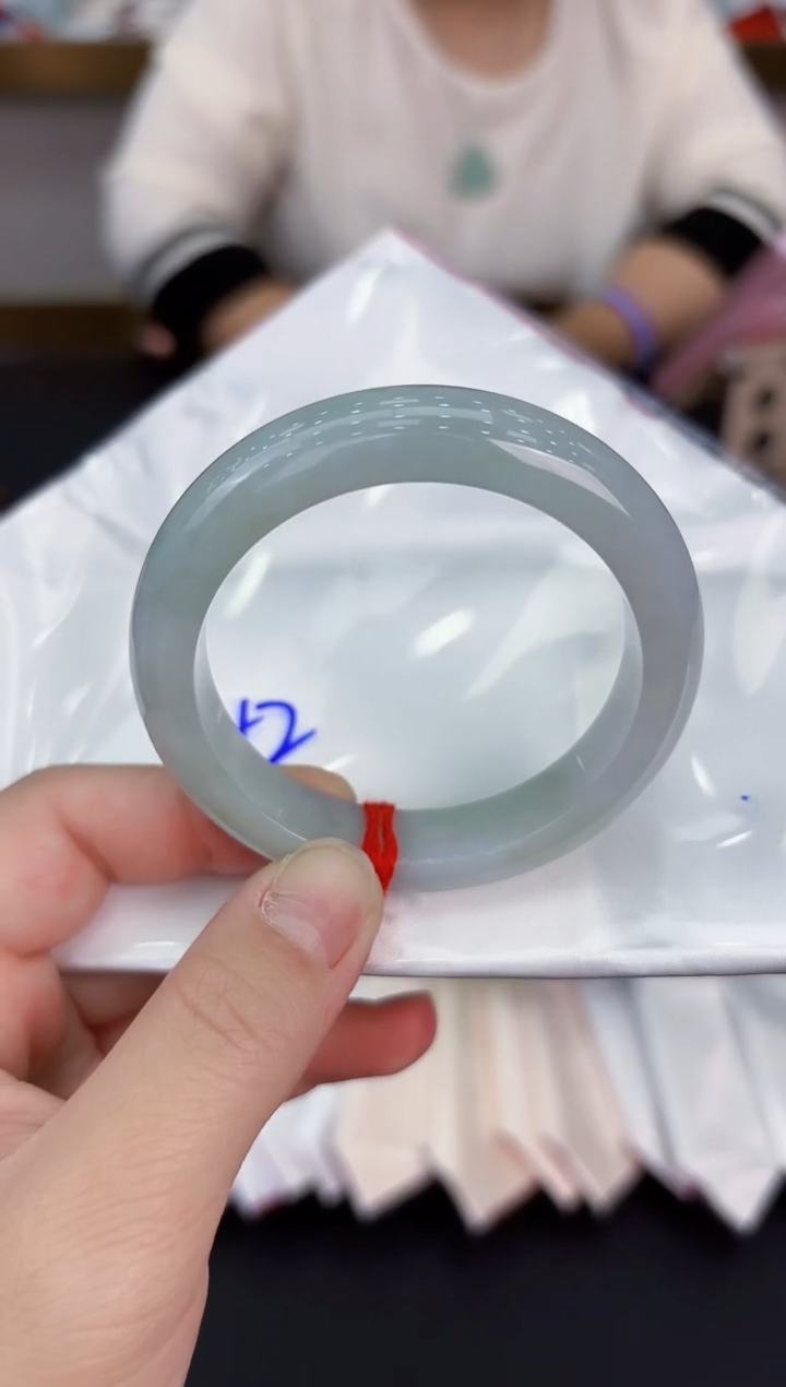 翡翠手镯未镶嵌翡翠手镯