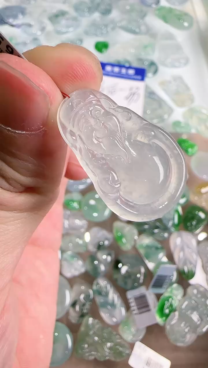 【闪购商品】翡翠吊坠(不含链)未镶嵌··