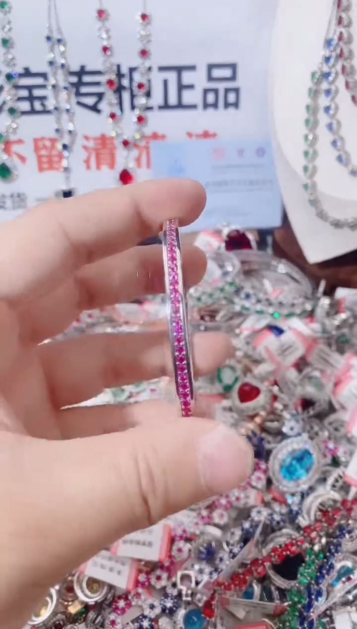 未镶嵌手镯红宝石  