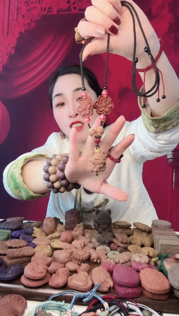 【闪购商品】泥塑息肌芄刀疤立体狐＋2个倾国红麝六瓣花项链
