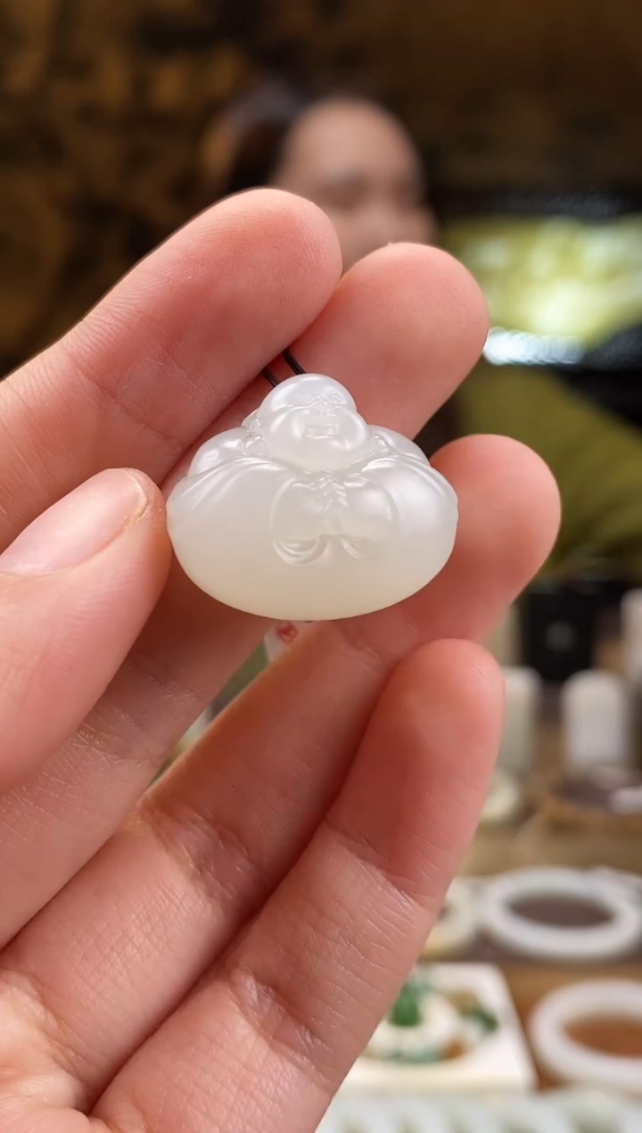 颈饰未镶嵌和田玉且末暖白 抱抱佛 19X23.5X12mm