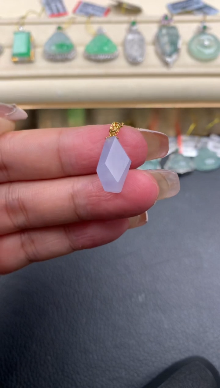 【闪购商品】翡翠颈饰18K金镶嵌Q86      