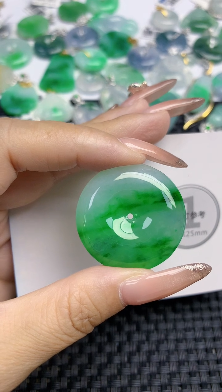 颈饰未镶嵌翡翠c***y天然缅甸A货翡翠百元以上9元证书费自理
