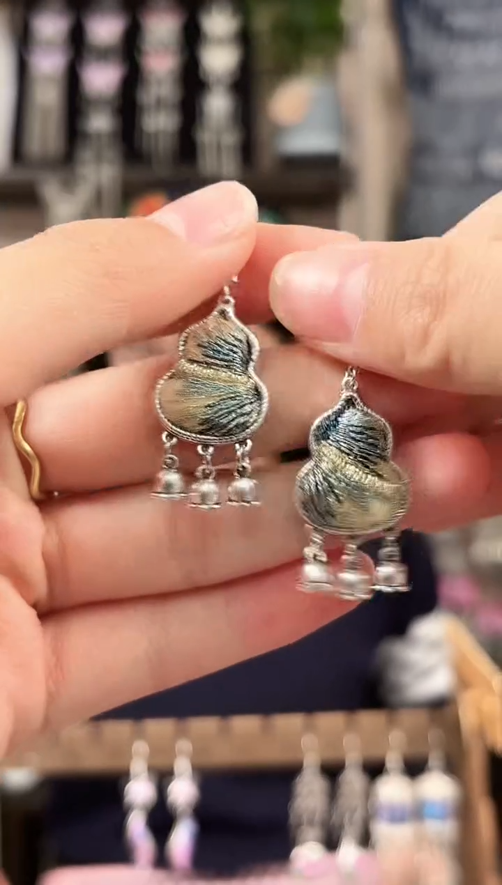 织绣民族风非遗老绣饰品507